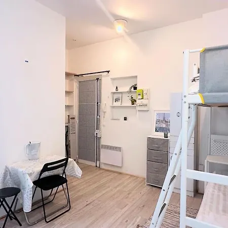 Cozy Modern Studio With Bunk Beds Appartement *