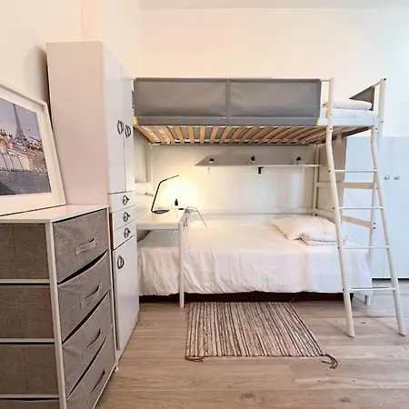Cozy Modern Studio With Bunk Beds *